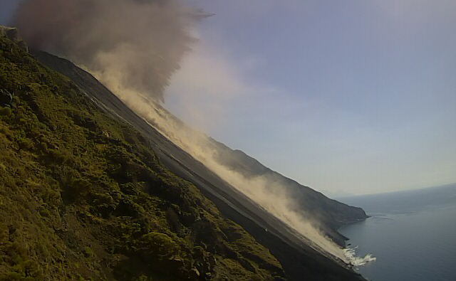 Testato sullo Stromboli un sistema di allertamento in tempo reale delle eruzioni violente | Ricercatori UniPa hanno collaborato allo studio pubblicato su Nature Communications