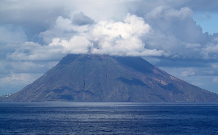 Le emissioni di CO2 dai pennacchi vulcanici come precursori delle eruzioni esplosive dello Stromboli