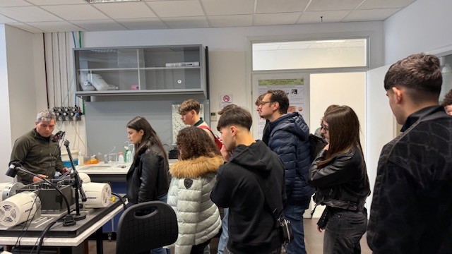 Visita dei laboratori di ATeN Center per gli studenti dell'I.I.S.S. Ugo Foscolo